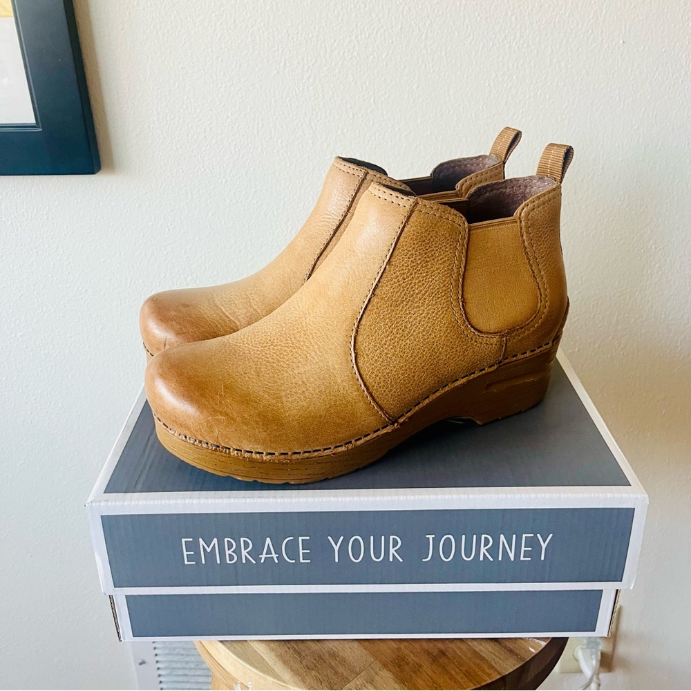 Dansko Frankie Clog Boots in Honey, size 38